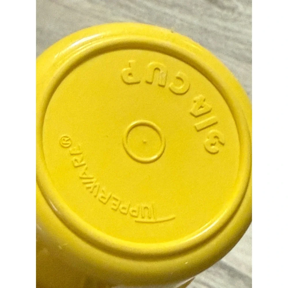 Vintage Tupperware Yellow Measuring Cups Set Harvest Gold‎ Nesting 5 Pieces